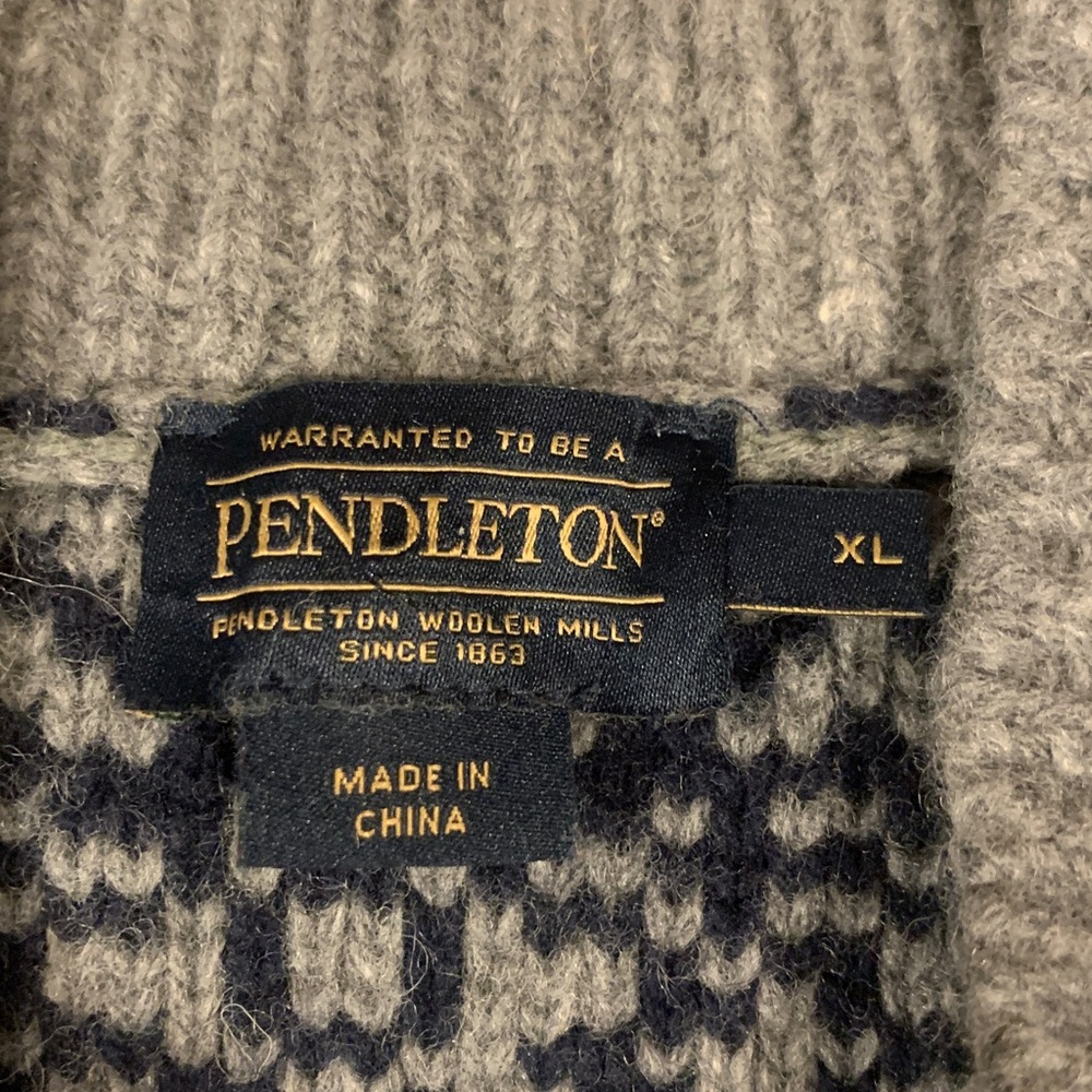 PENDLETON WOOL ZIP FRONT SWEATER WITH NAVY BLUE NORDIC SCANDINAVIAN MOTIF - Picture 4 of 14